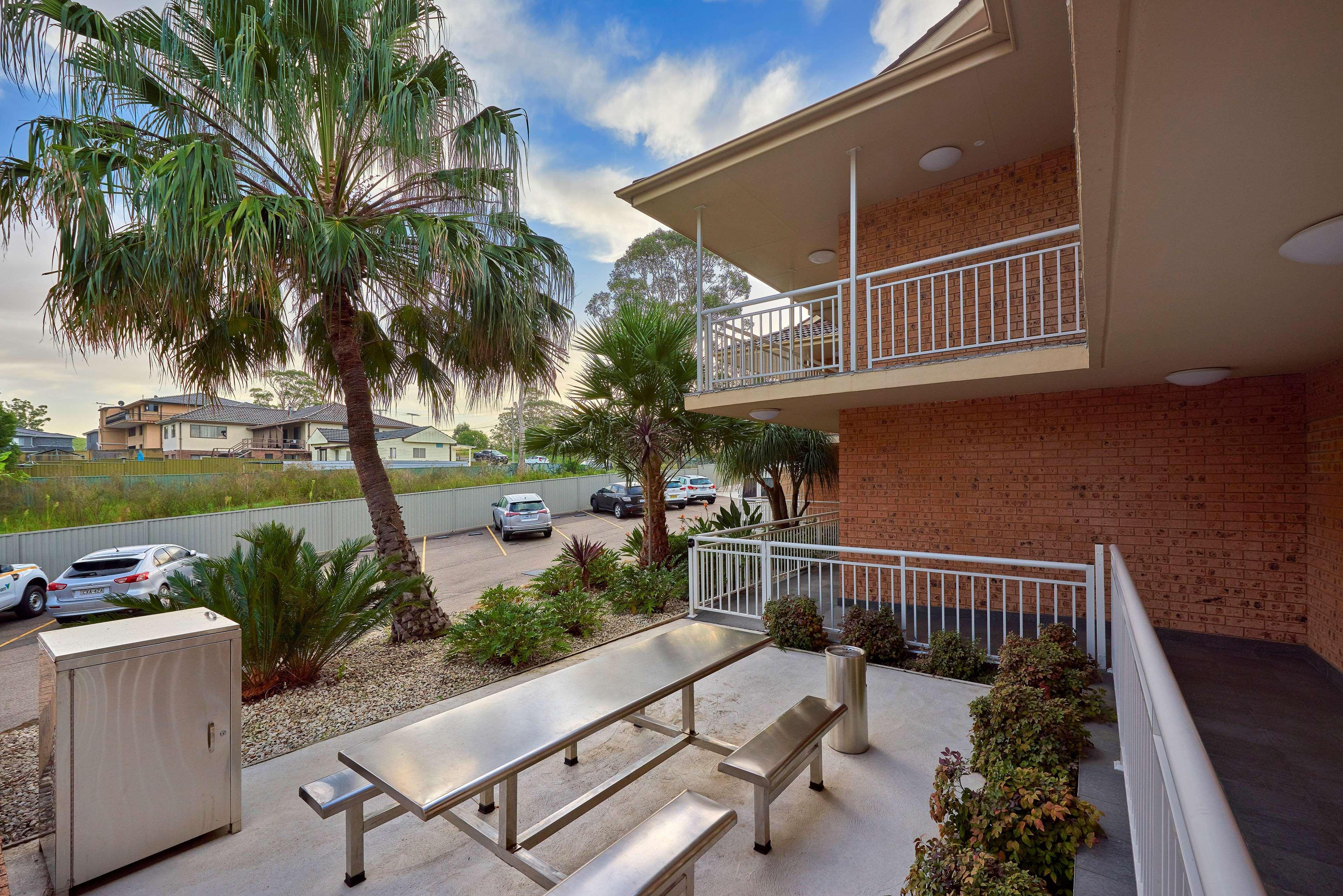 Best Western Casula Motor Inn Exterior photo