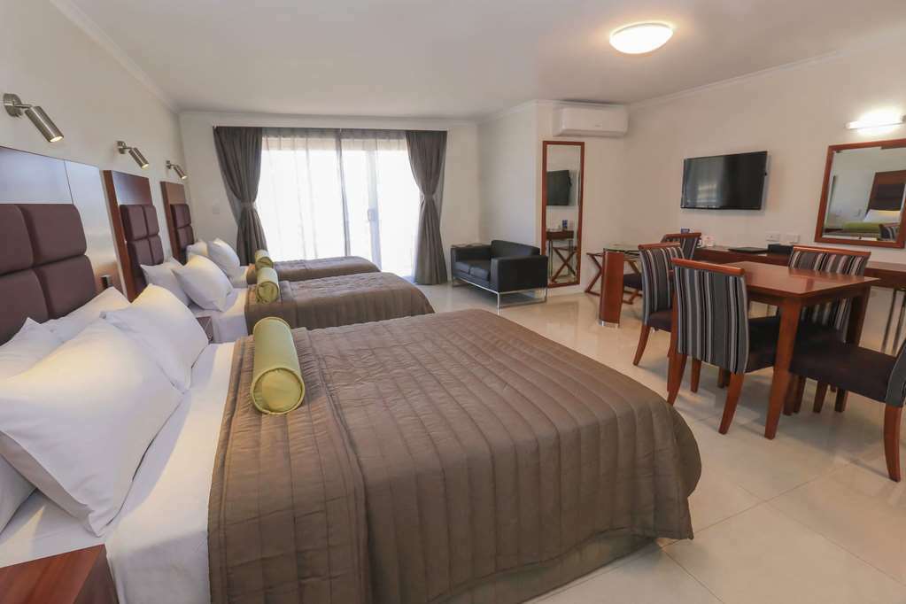 Best Western Casula Motor Inn Room photo